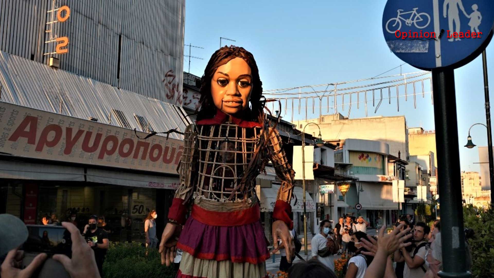 Λάρισα: Επεισόδια στην υποδοχή της κούκλας «Αμάλ»