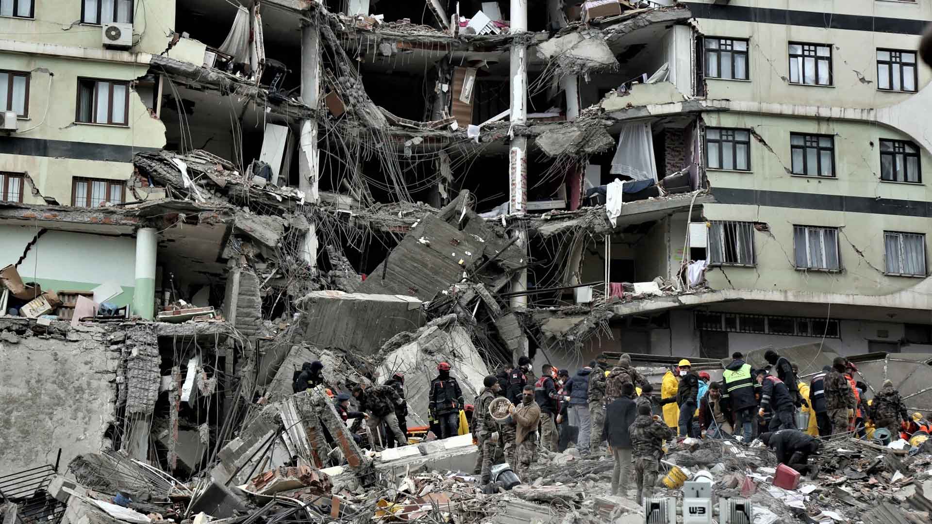 Σεισμός σε Τουρκία - Συρία: Πάνω από 7.000 νεκροί και 31.000 τραυματίες