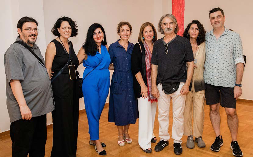 Η Τατιάνα Σπινάρη - Πολλάλη, Διευθύντρια της CITRONNE Gallery, με τους καλλιτέχνες της έκθεσης, Αλέκο Κυραρίνη, Έφη Σπύρου, Χριστίνα Μήτρεντσε, Νίνα Παπακωνσταντίνου, Πάνο Χαραλάμπους, Θάλεια Χιώτη, Νίκο Ποδιά