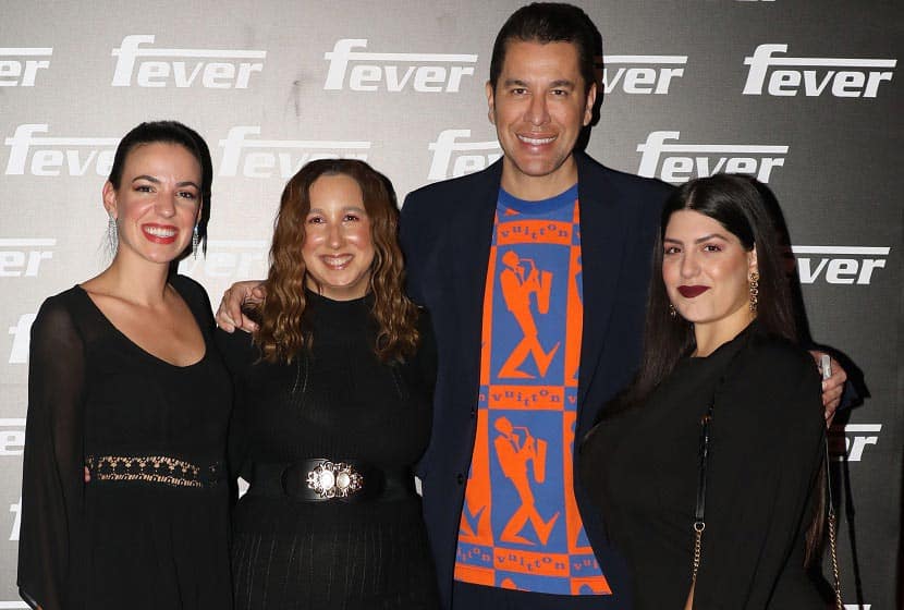 Ο Χάρης Σιανίδης με την ομάδα της «Beautiful People PR» Πέννυ Σκουντή, Μαρκέλλα Παγώνη και Τζωρτζίνα Καραμπάγια
