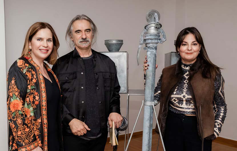 Τατιάνα Σπινάρη, διευθύντρια της CITRONNE Gallery, Πάνος Χαραλάμπους, καλλιτέχνης της έκθεσης AMVRAKIA.MIA & Μαρίνα Φωκίδη
