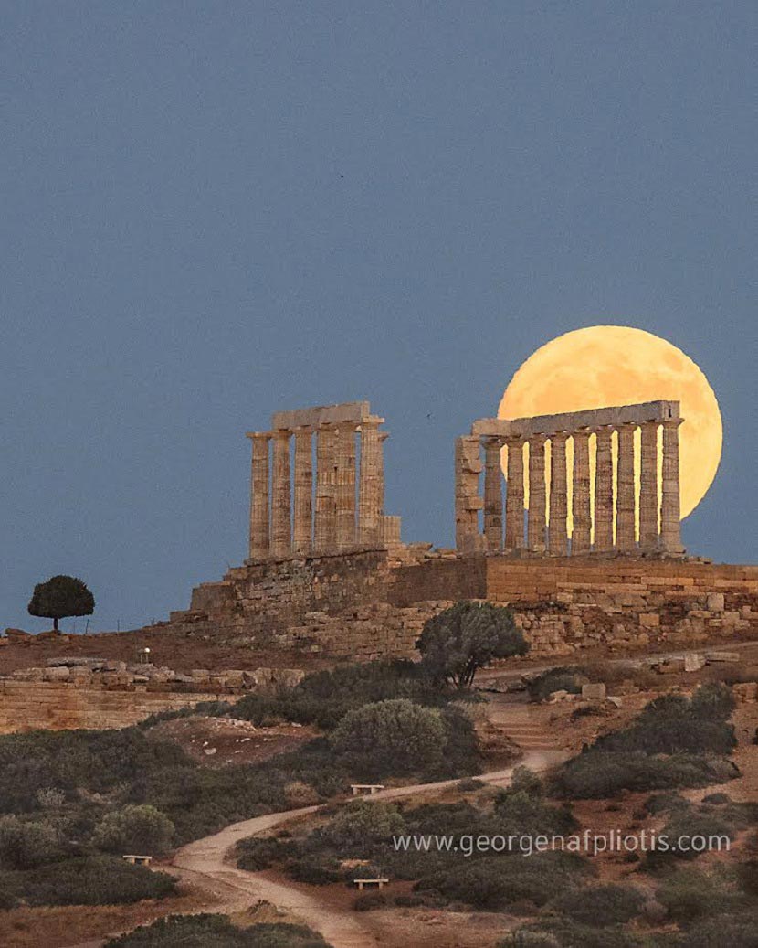 «Φεγγάρι του ελαφιού» στο Ναός του Ποσειδώνα 