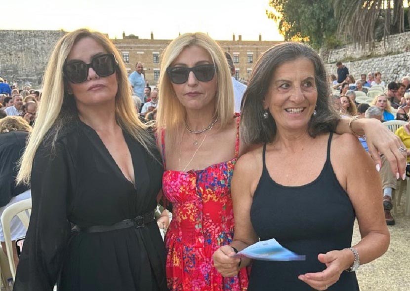 Ζώη Ψαρρά, Έρη Καραμιχάλου, Καλομοίρα Μιχαλά
