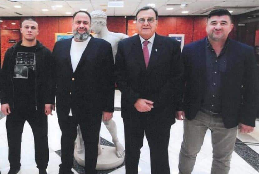 O Βαγγέλης Μαρινάκης στη συνάντηση με τον Γιώργο Κουγιουμτσίδη, τον Προέδρο της Ελληνικής Ολυμπιακής Επιτροπής Ισίδωρο Κούβελα και τον Γενικό Γραμματέα της Ομοσπονδίας Πάλης, Κώστα Θάνο.