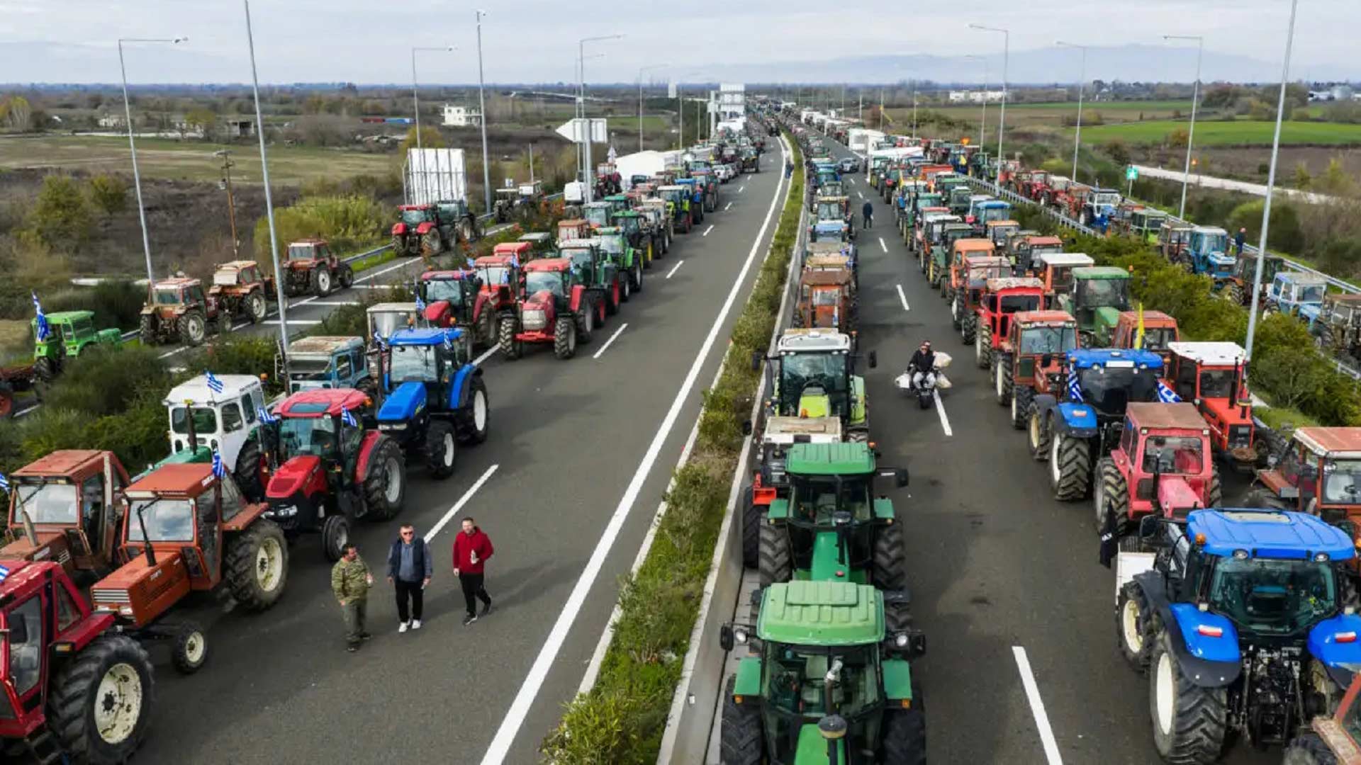 Αγροτικά μπλόκα: Σοβαρές επιπτώσεις με ακυρώσεις κρατήσεων έως και 50% σε Θεσσαλία και Ήπειρο