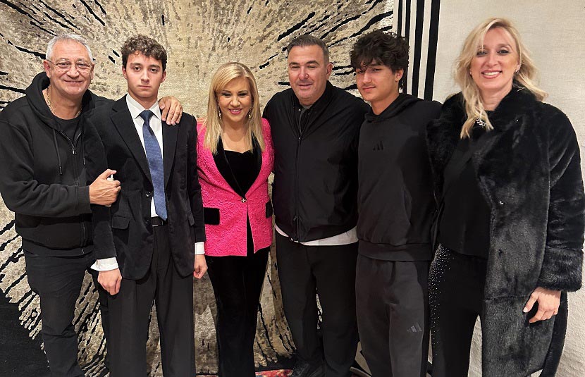 Η Δέσποινα Μοιραράκη, ο Αντώνης Ρέμος και η οικογένεια Ντάβλα