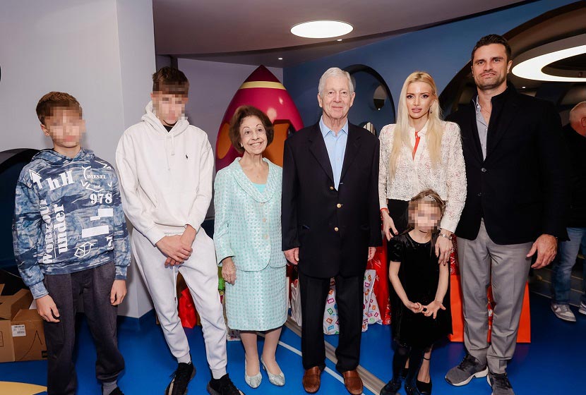 O Πρίγκιπας Αλέξανδρος και η Πριγκίπισσα Αικατερίνη με τον Βασίλη και την Ιωάννα Δράγνη με τα παιδιά τους Πάρη, Στέφανο και Ευαγγελία