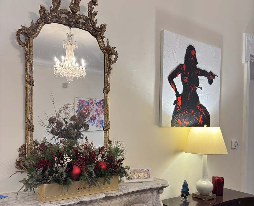 Το έργο Commander Laskarina Bouboulina κοσμεί το σαλόνι της κατοικίας