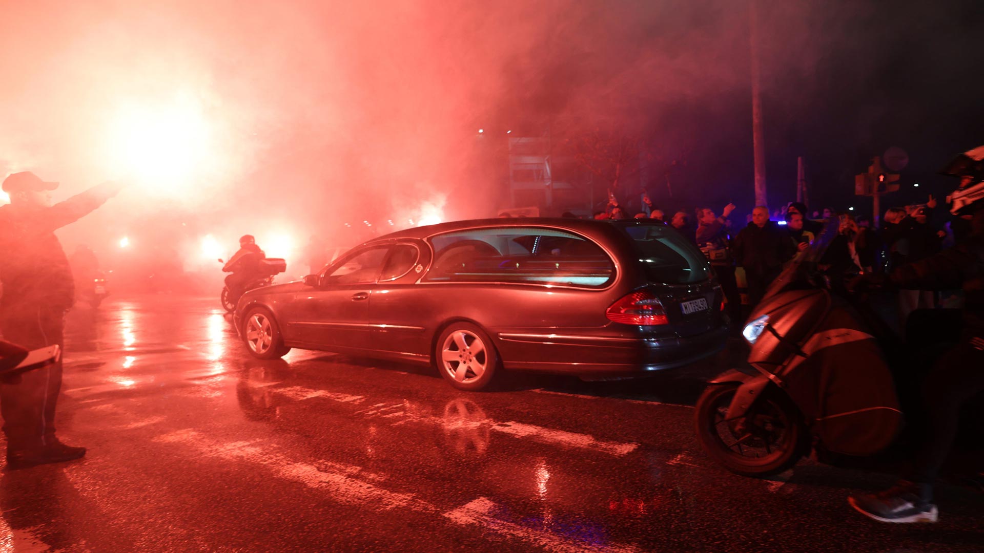 ΠΑΟΚ: Ράγισαν καρδιές στην Τούμπα για τους 7 οπαδούς που σκοτώθηκαν στο τροχαίο