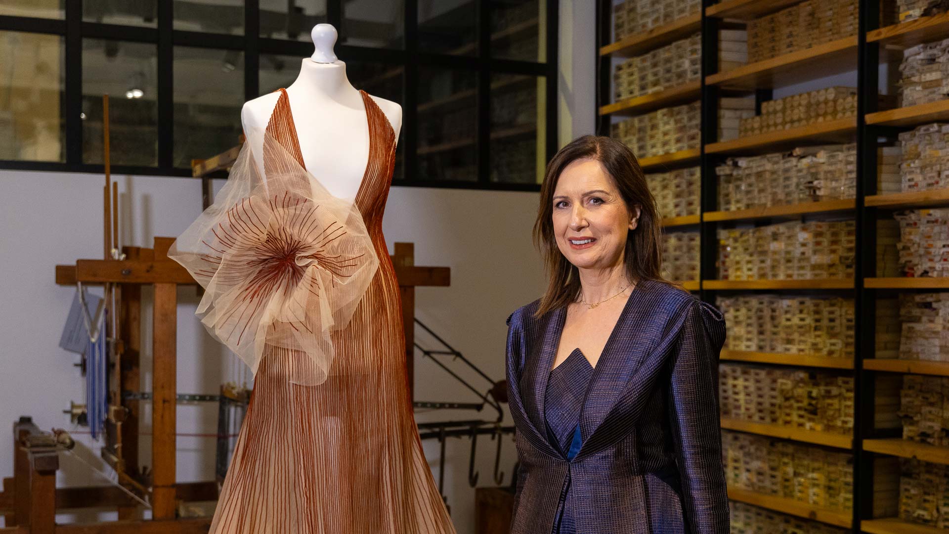 Denise Ελευθερίου: Η εντυπωσιακή της έκθεση «ΝΗΜΑΤΩΝ ΕΝΔΥΜΑ» στο Μουσείο Μπενάκη