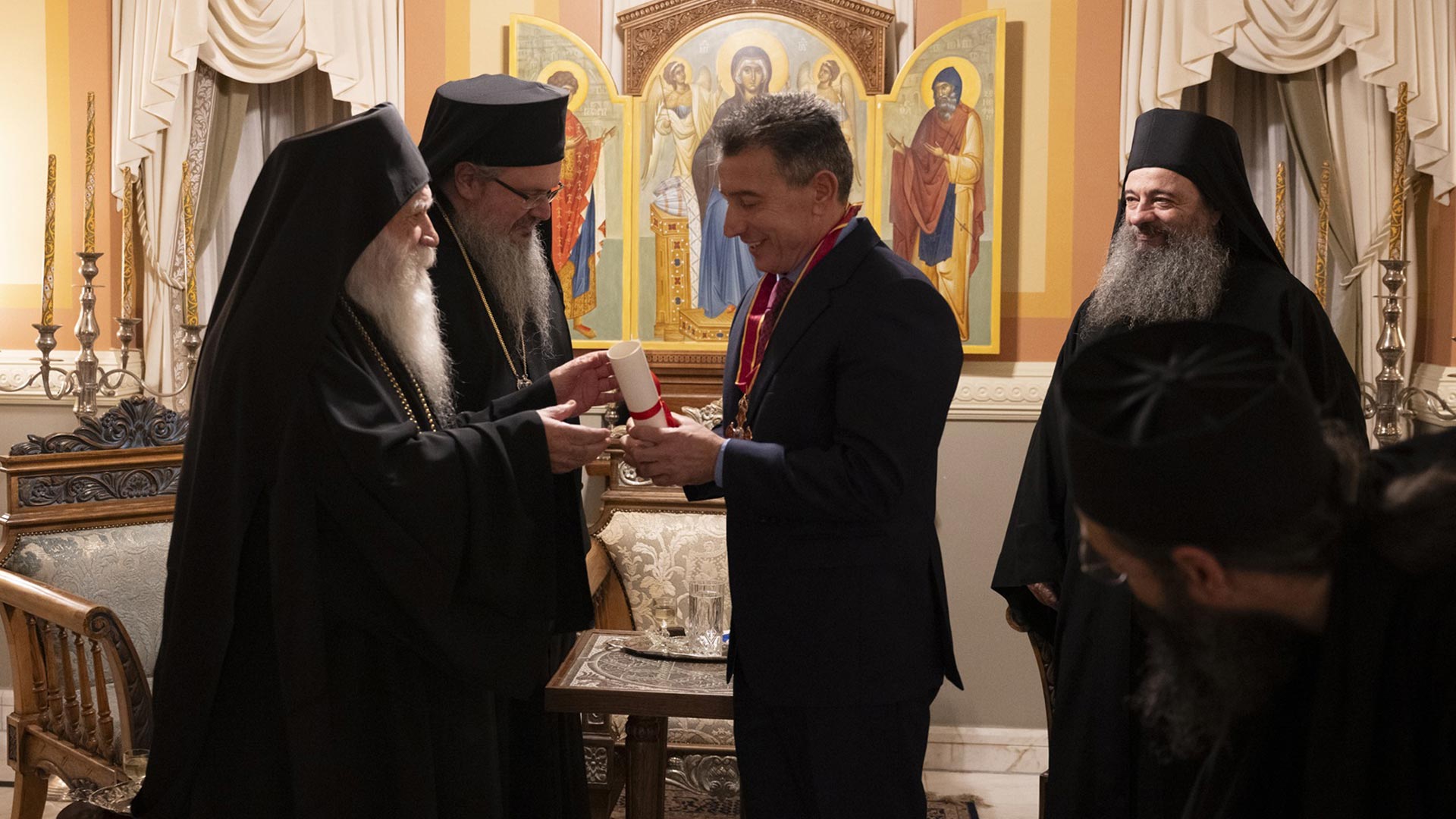 Μονή Ξενοφώντος: Τίμησε τον Δημήτρη Χριστοφιλέα με τον Μεγαλόσταυρο του Αγίου Γεωργίου