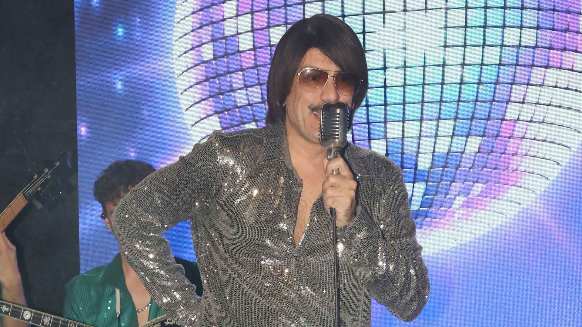 Simion: Grand Premiere Night με τον εντυπωσιακό performer Τόνι Σφήνο