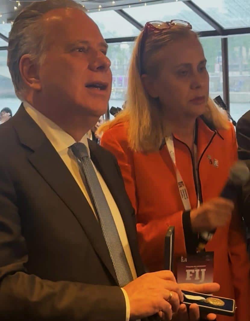 Ο πρέσβης της Ελλαδας στην UNESCO κ. Γεώργιος Κουμουτσάκος, με την Πρόεδρο του Διοικητικού Συμβουλίου της ΕΣΗΕΑ, Μαρία Αντωνιάδου