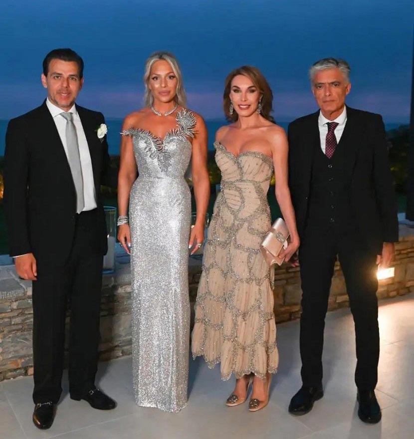 Το ζεύγος Βασίλη και Ρόη Αποστολοπούλου με την Τατιάνα Στεφανίδου και τον Νίκο Ευαγγελάτο