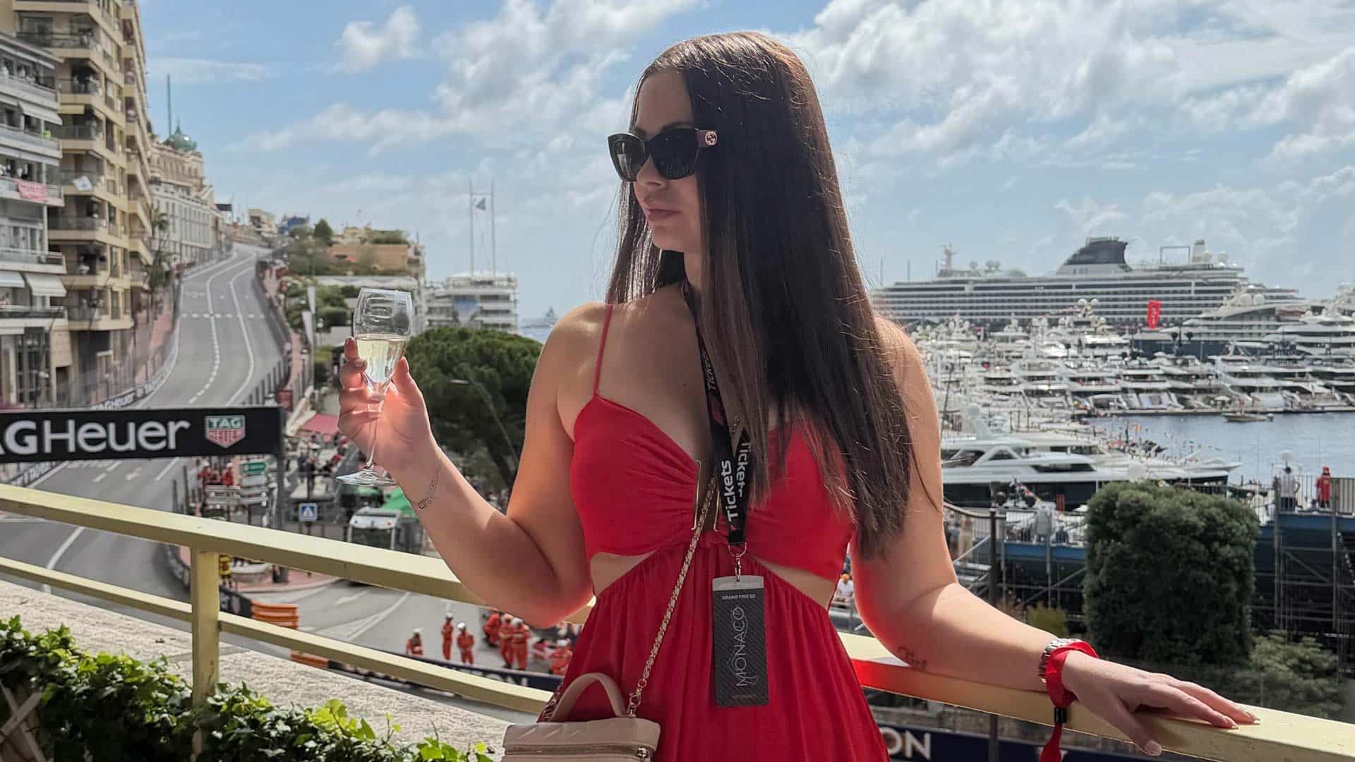 Βίκυ Μανώλη: Το κοσμοπολίτικο ταξίδι στις Κάννες και στο Γκραν Πρι του Μονακό